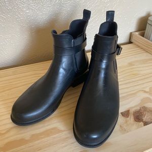 Rubber rain boots